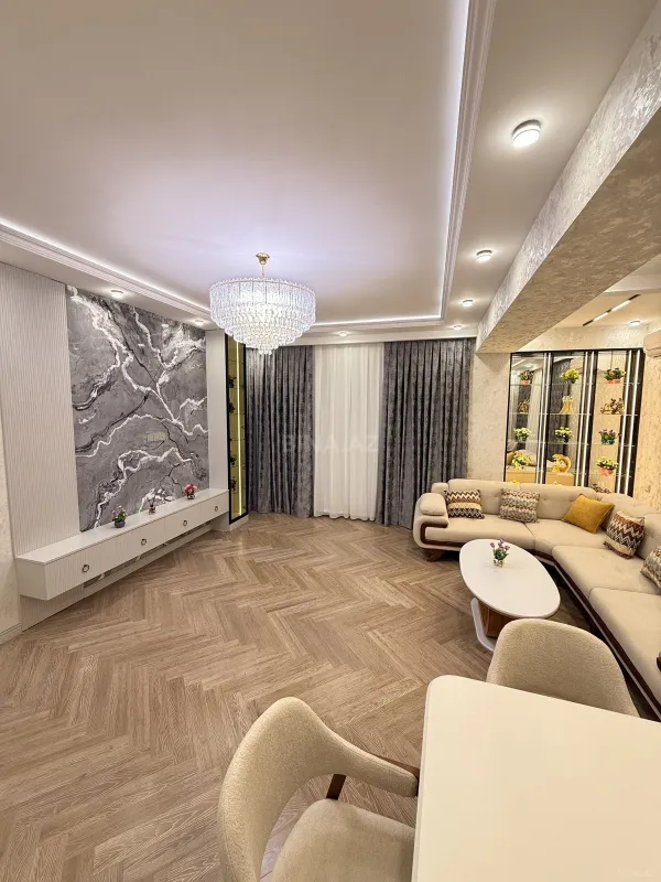 Satılır 3 otaqlı mənzil 158 m²
