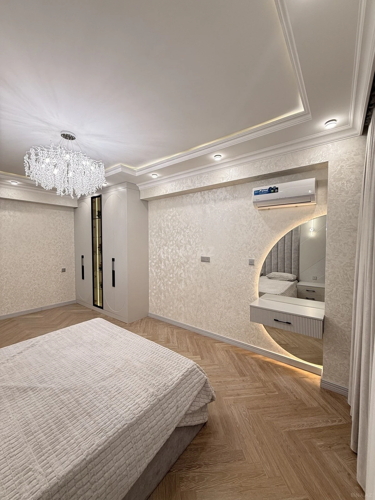 Satılır 3 otaqlı mənzil 158 m²