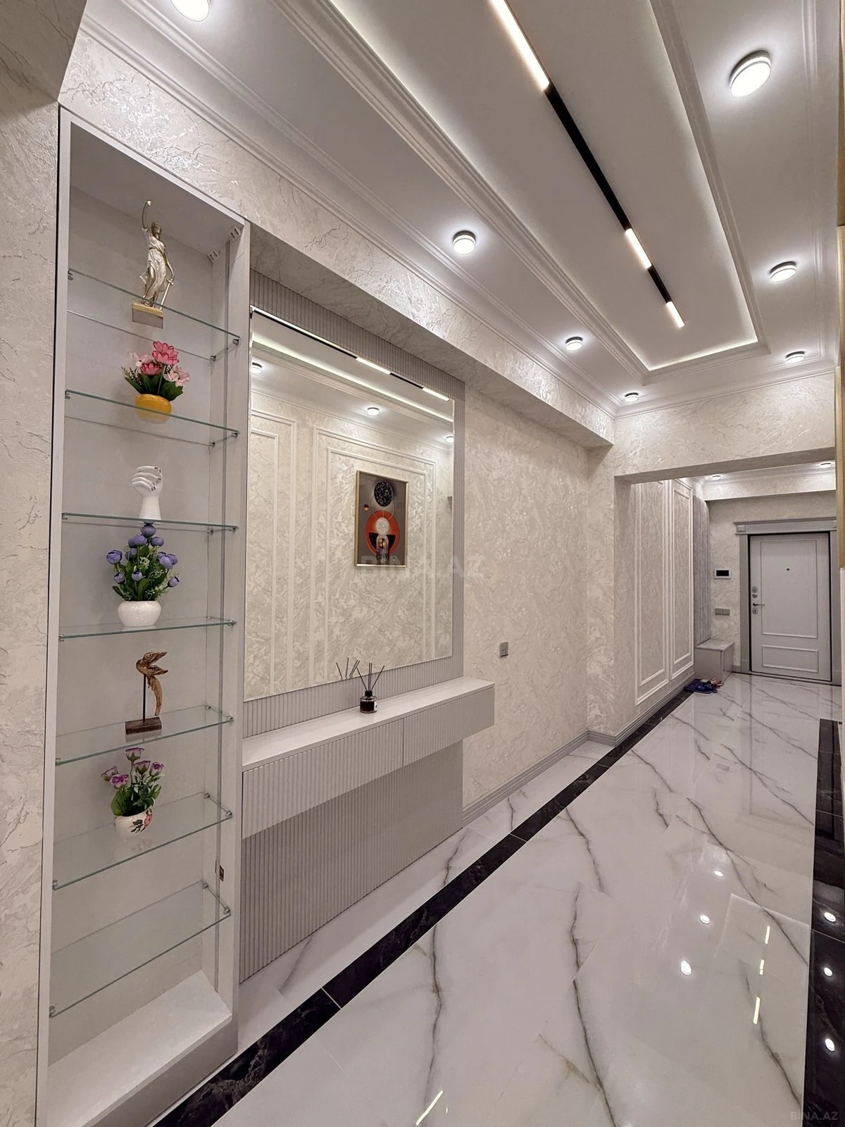 Satılır 3 otaqlı mənzil 158 m²