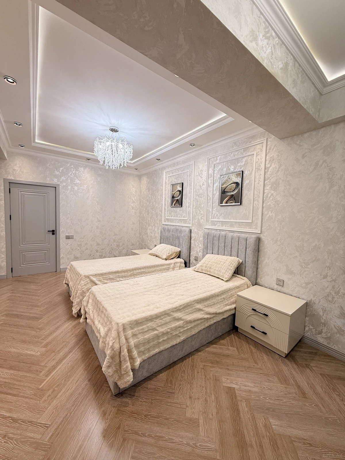 Satılır 3 otaqlı mənzil 158 m²