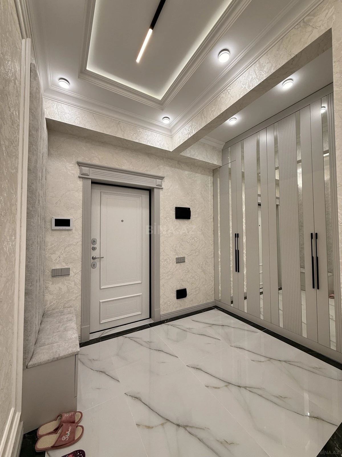 Satılır 3 otaqlı mənzil 158 m²