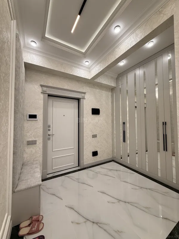 Satılır 3 otaqlı mənzil 158 m²