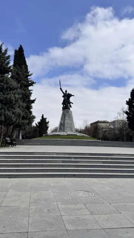 Satılır 3 otaqlı mənzil 158 m²