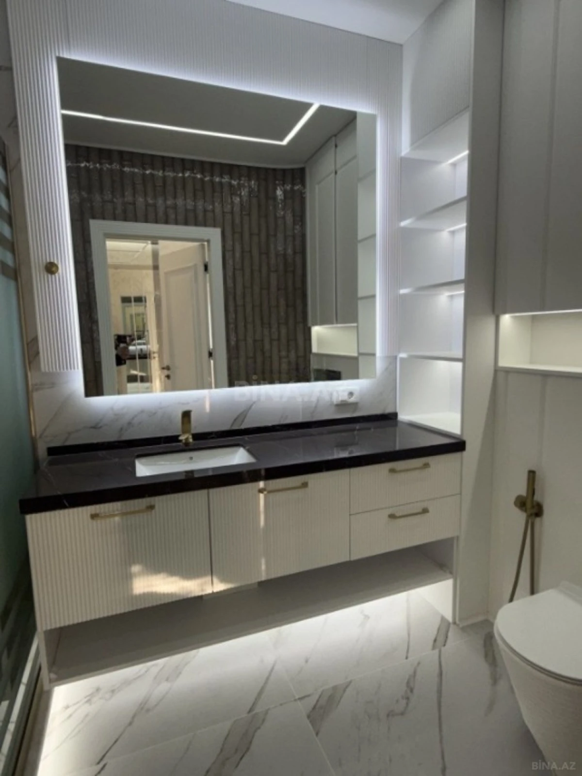 Satılır 3 otaqlı mənzil 125 m²