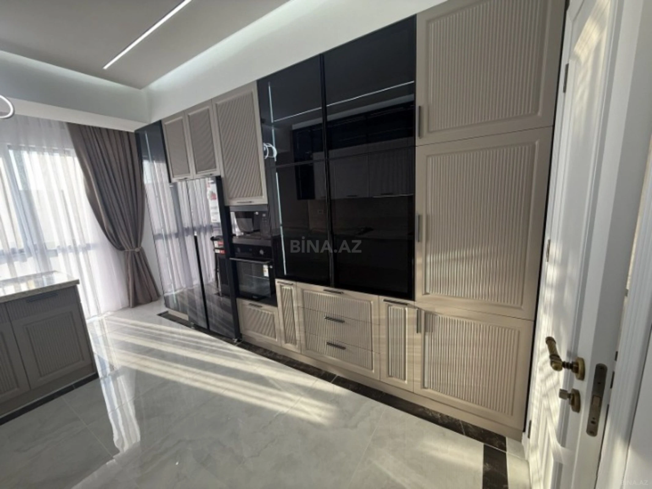 Satılır 3 otaqlı mənzil 125 m²