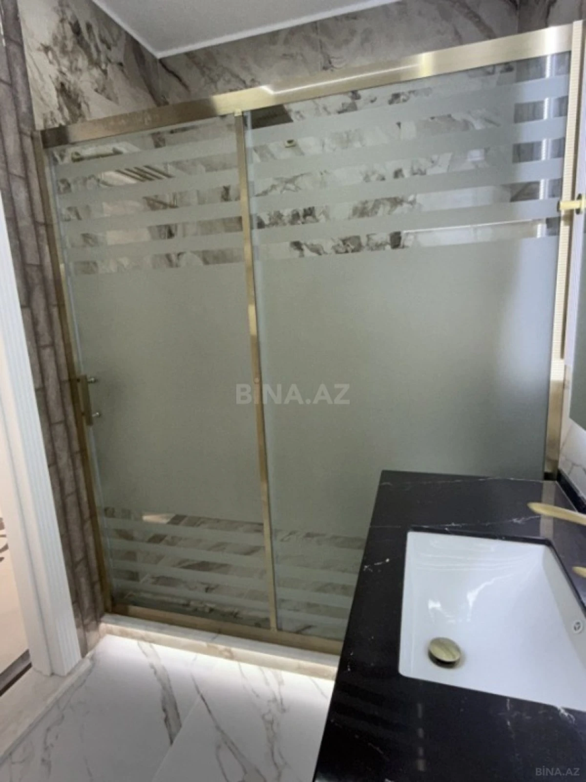 Satılır 3 otaqlı mənzil 125 m²