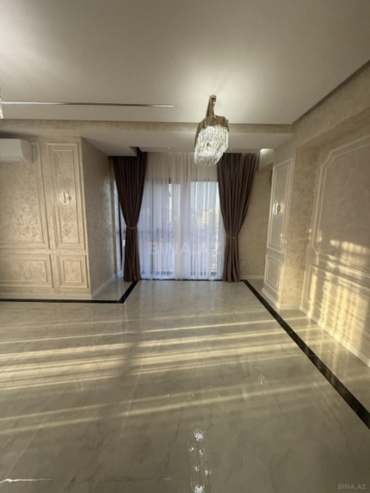 Satılır 3 otaqlı mənzil 125 m²