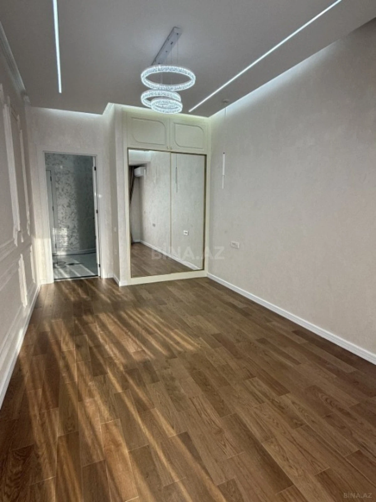 Satılır 3 otaqlı mənzil 125 m²