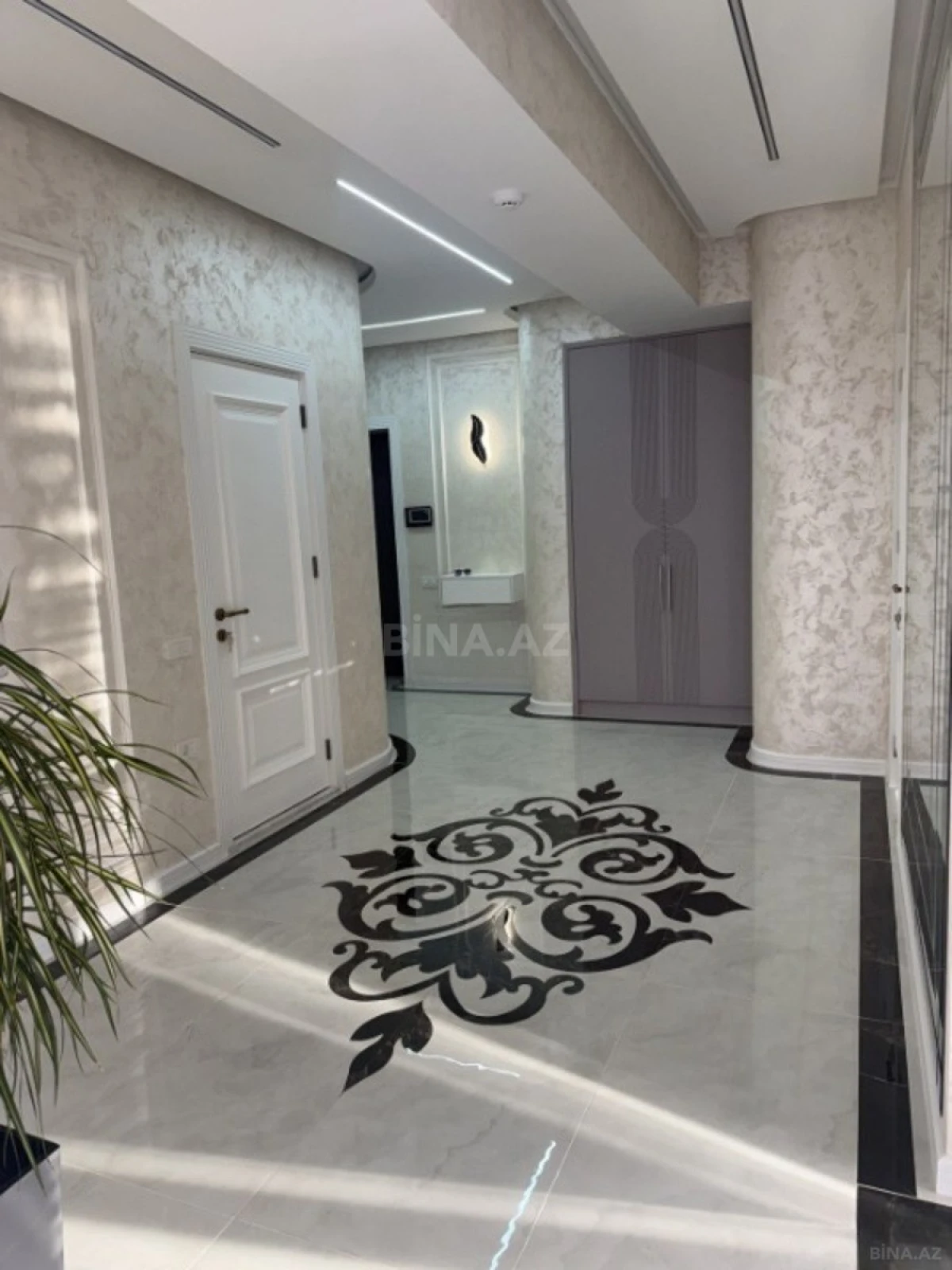 Satılır 3 otaqlı mənzil 125 m²