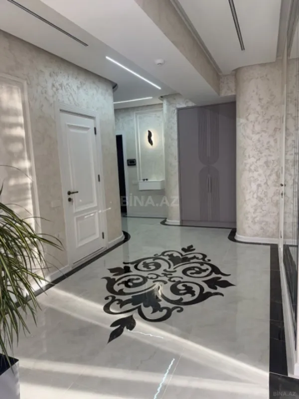 Satılır 3 otaqlı mənzil 125 m²