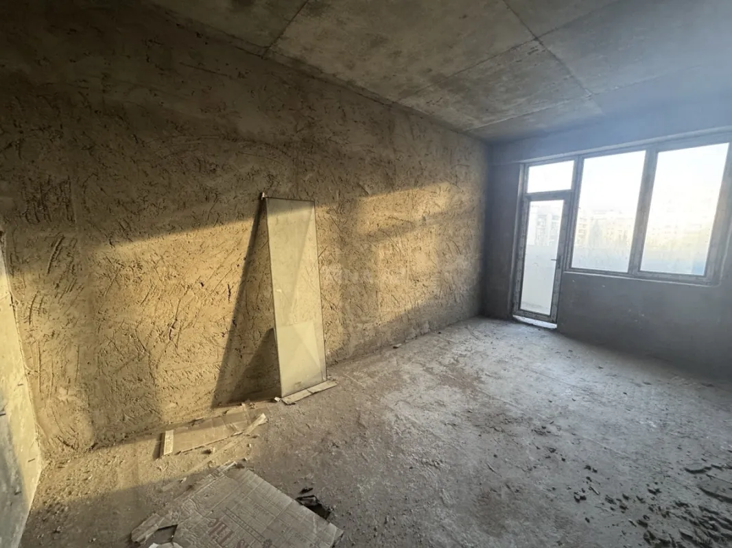 Satılır 4 otaqlı mənzil 146 m²