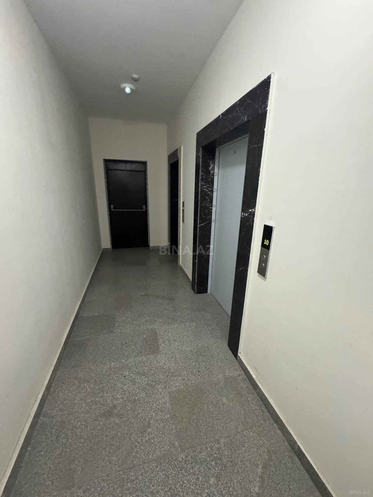 Satılır 4 otaqlı mənzil 146 m²