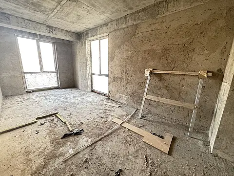 Satılır 4 otaqlı mənzil 146 m²