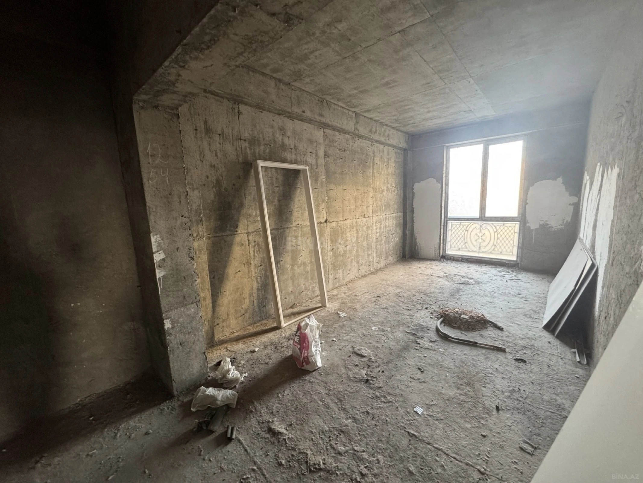 Satılır 4 otaqlı mənzil 146 m²