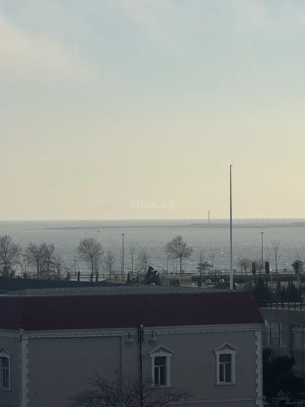 Satılır 4 otaqlı mənzil 146 m²