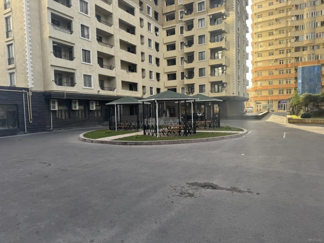 Satılır 4 otaqlı mənzil 146 m²
