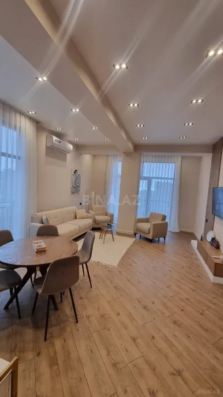 Kirayə verilir 4 otaqlı mənzil 140 m²