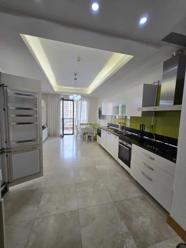 Kirayə verilir 5 otaqlı mənzil 265 m²