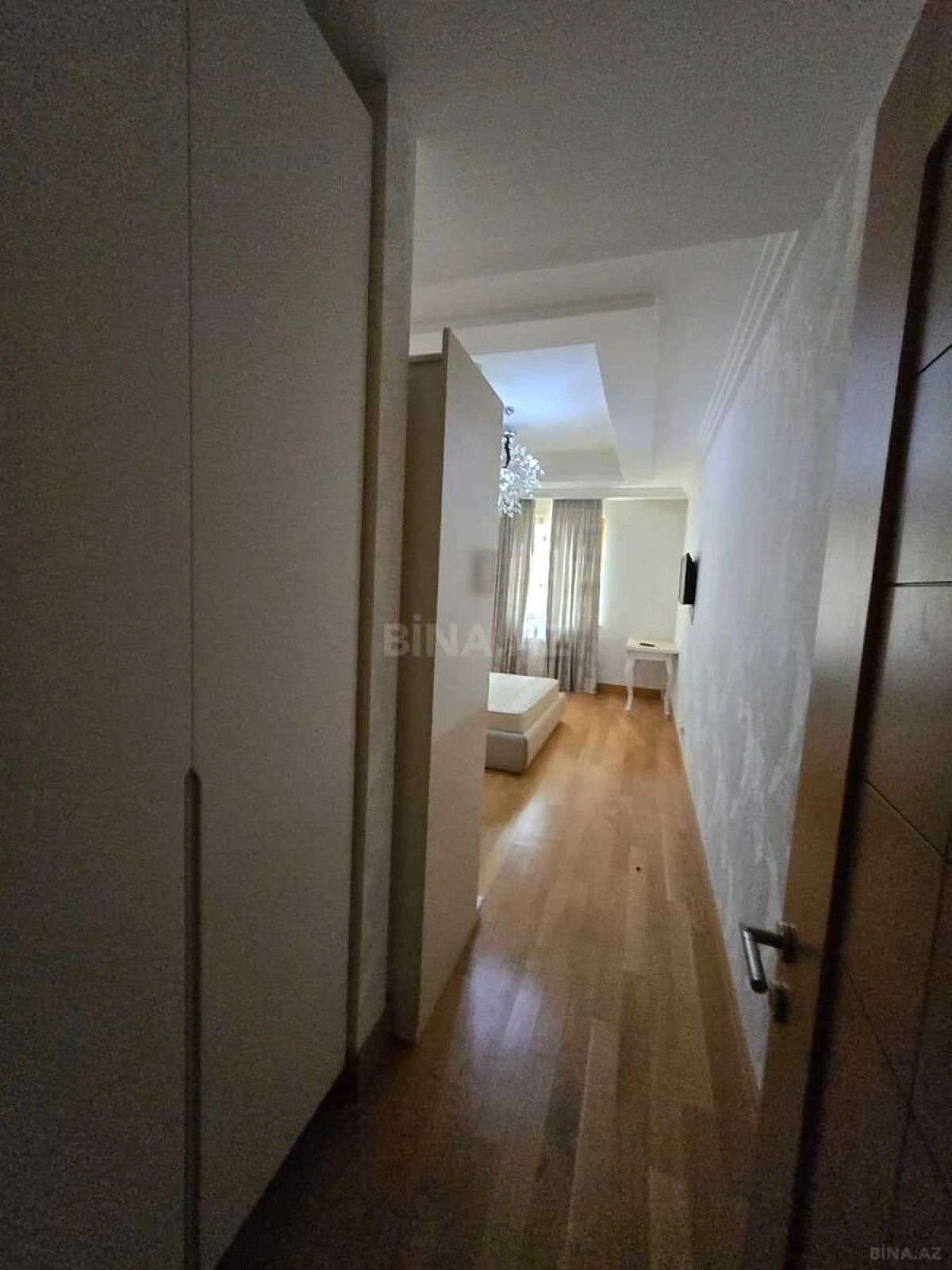Kirayə verilir 5 otaqlı mənzil 265 m²