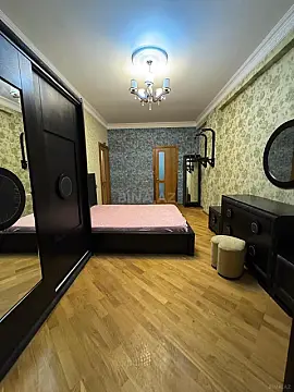 Satılır 3 otaqlı mənzil 125 m²