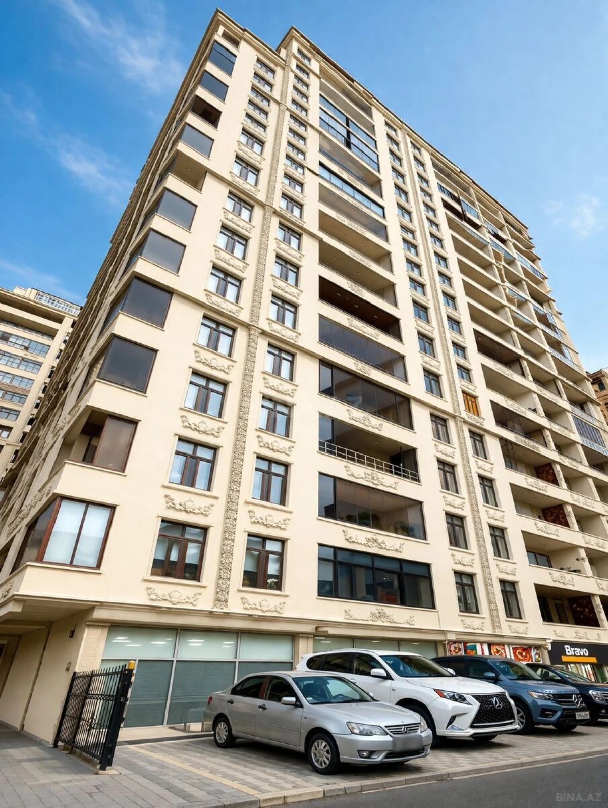 Satılır 4 otaqlı mənzil 165 m²
