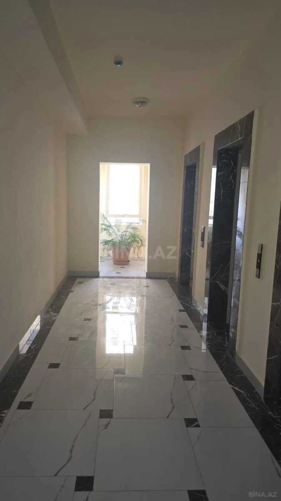 Satılır 4 otaqlı mənzil 165 m²