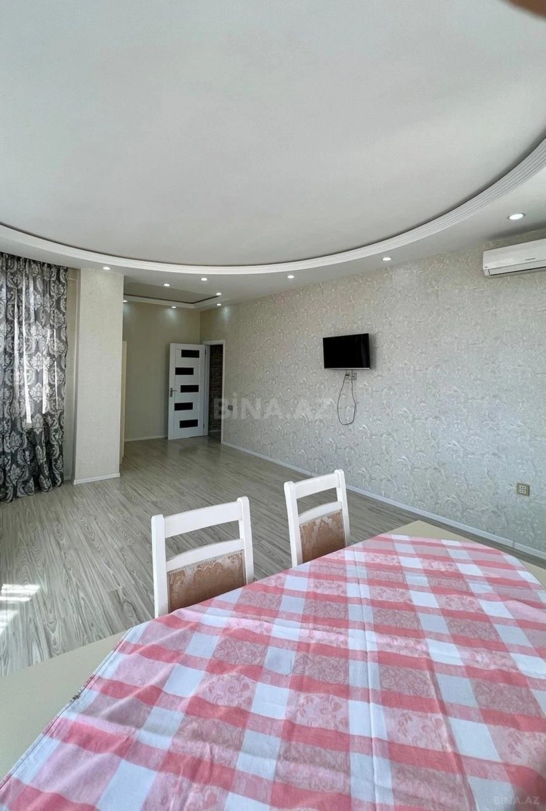 Kirayə verilir 2 otaqlı mənzil 81 m²