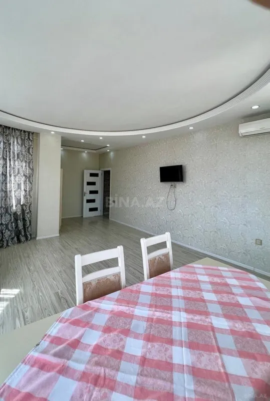 Kirayə verilir 2 otaqlı mənzil 81 m²