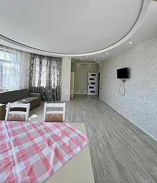 Kirayə verilir 2 otaqlı mənzil 81 m²