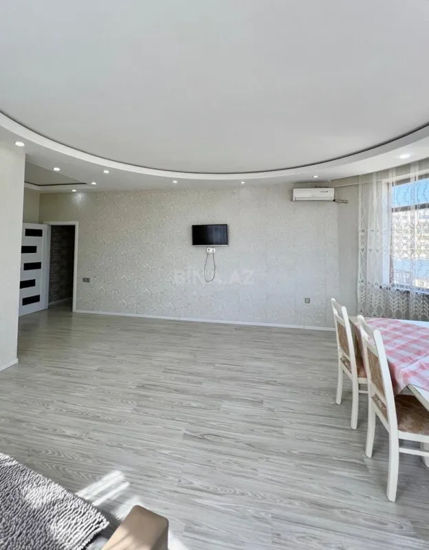 Kirayə verilir 2 otaqlı mənzil 81 m²