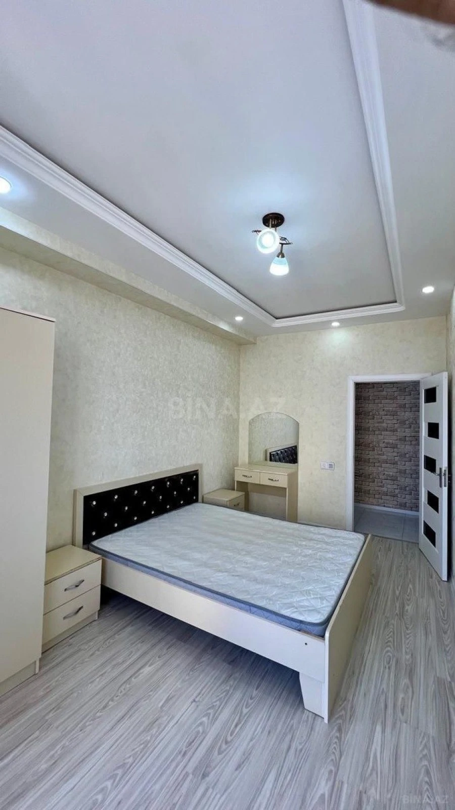 Kirayə verilir 2 otaqlı mənzil 81 m²