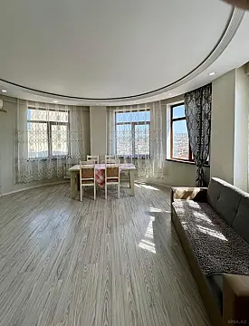Kirayə verilir 2 otaqlı mənzil 81 m²