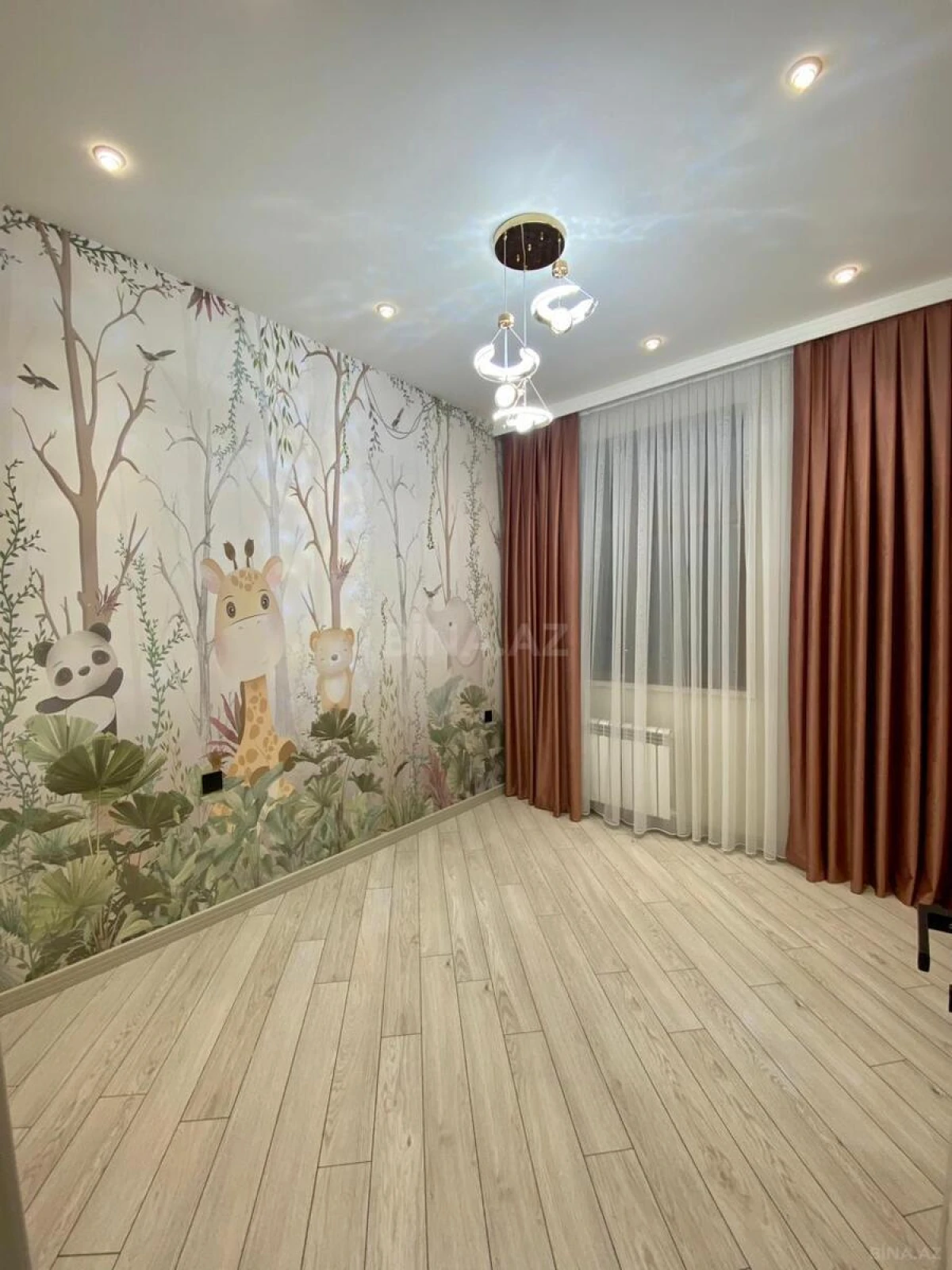 Satılır 4 otaqlı mənzil 150 m²