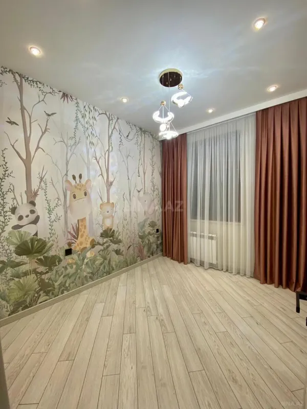 Satılır 4 otaqlı mənzil 150 m²