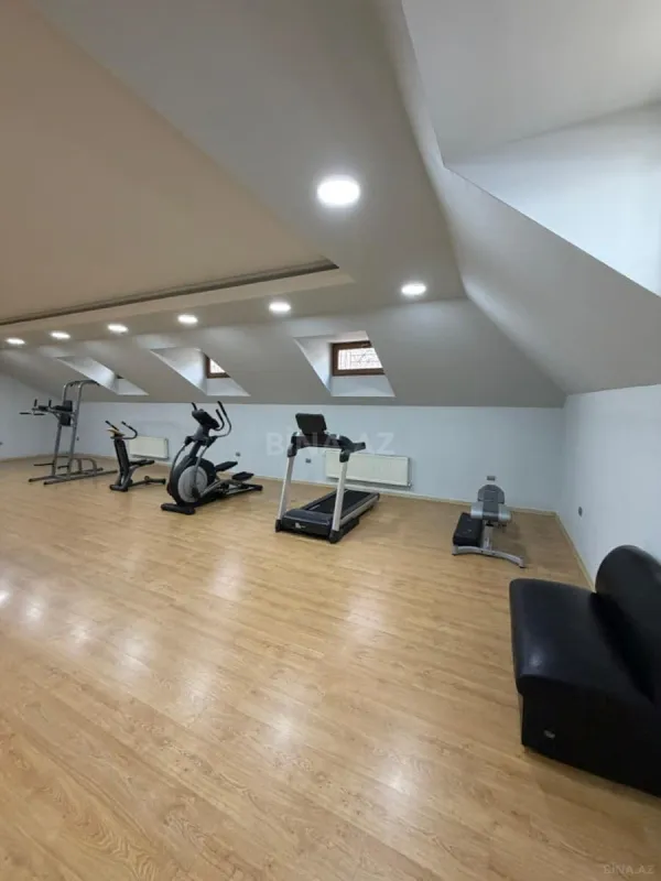 Satılır 7 otaqlı mənzil 450 m²