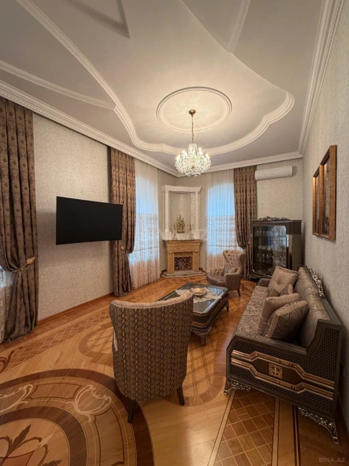 Satılır 7 otaqlı mənzil 450 m²