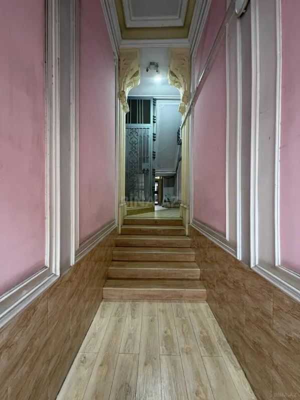 Satılır 7 otaqlı mənzil 450 m²