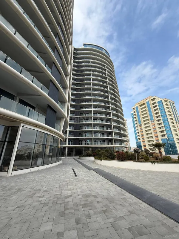 Satılır 3 otaqlı mənzil 106 m²