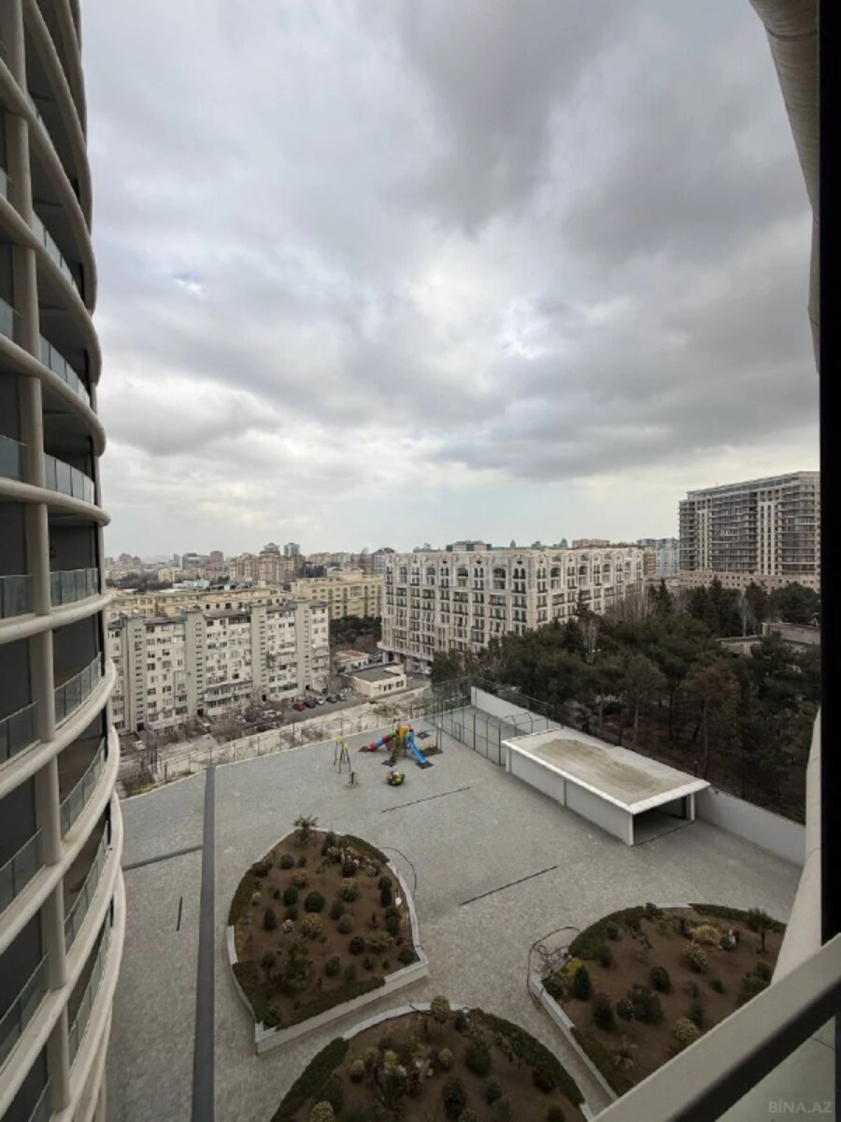 Satılır 3 otaqlı mənzil 106 m²