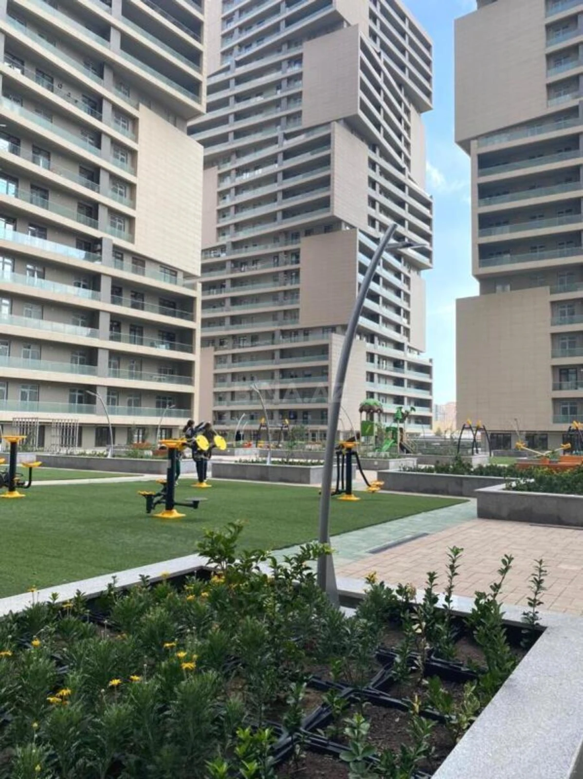 Satılır 2 otaqlı mənzil 100 m²