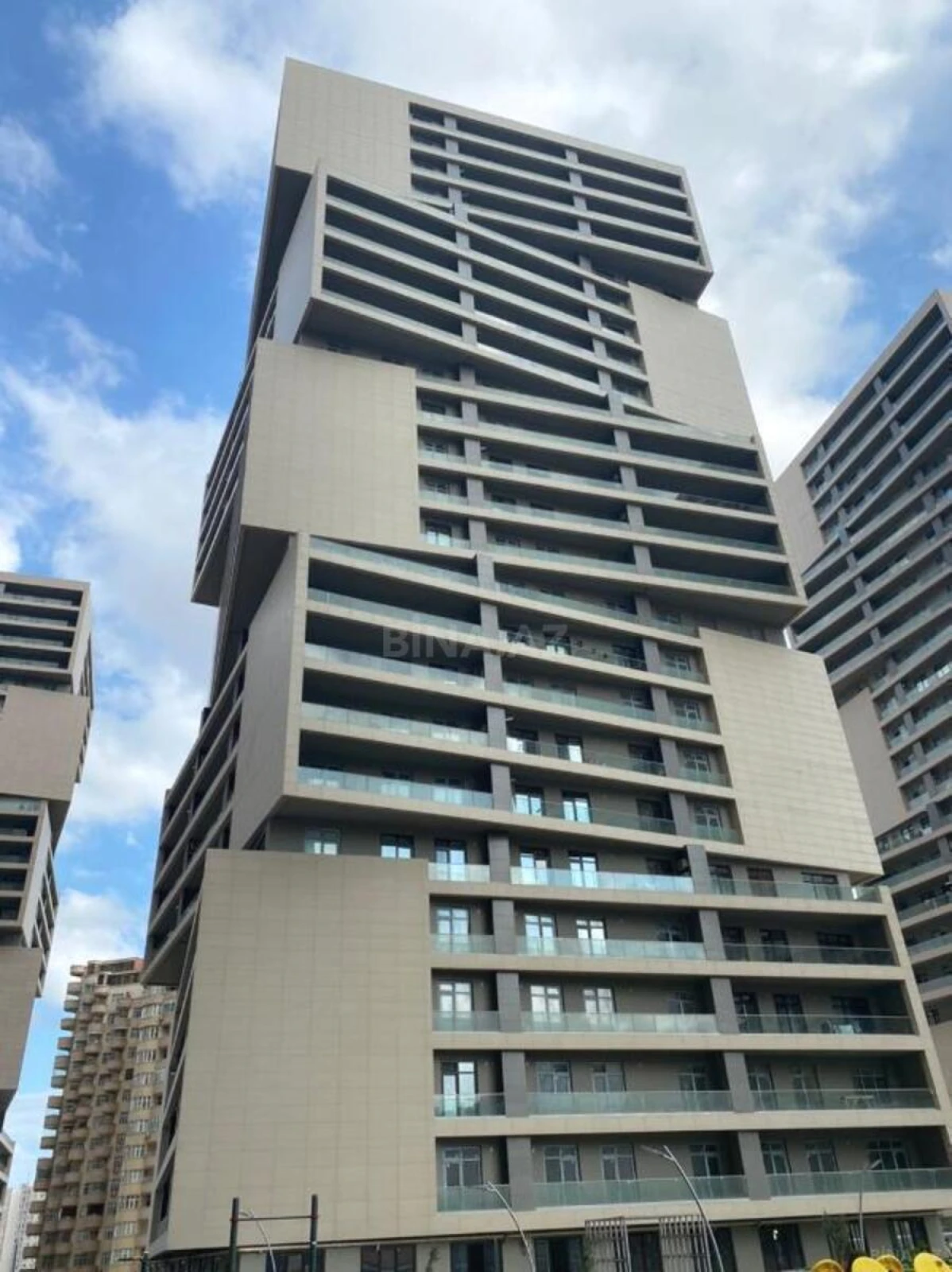 Satılır 2 otaqlı mənzil 100 m²