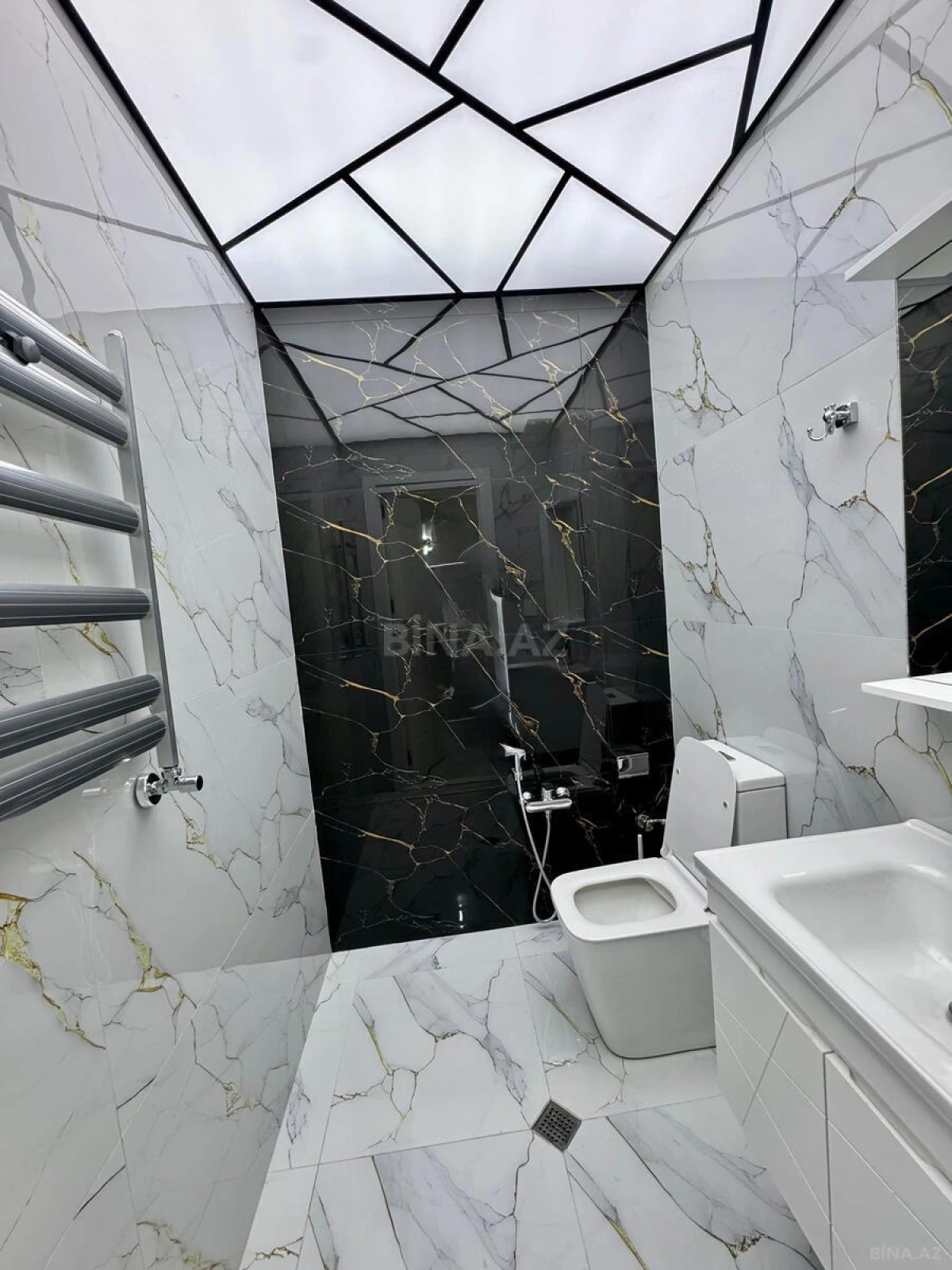 Satılır 3 otaqlı mənzil 95 m²