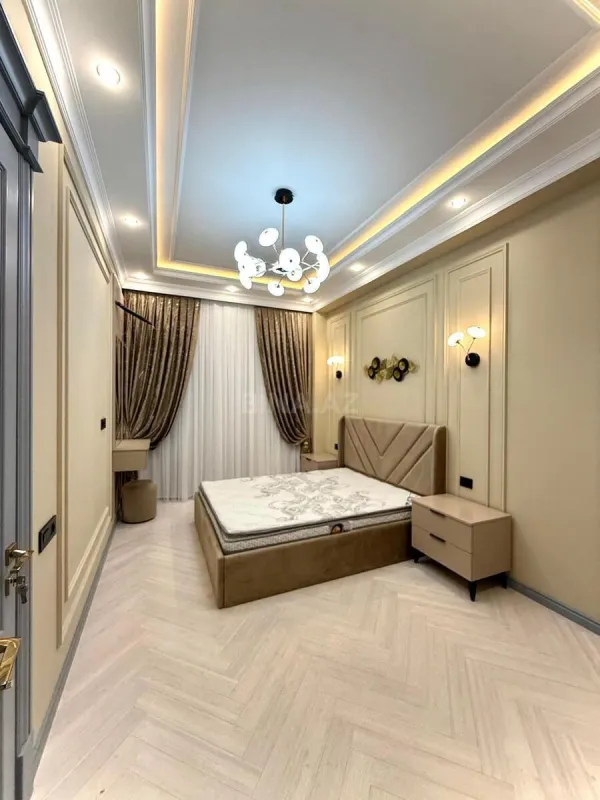 Satılır 4 otaqlı mənzil 185 m²