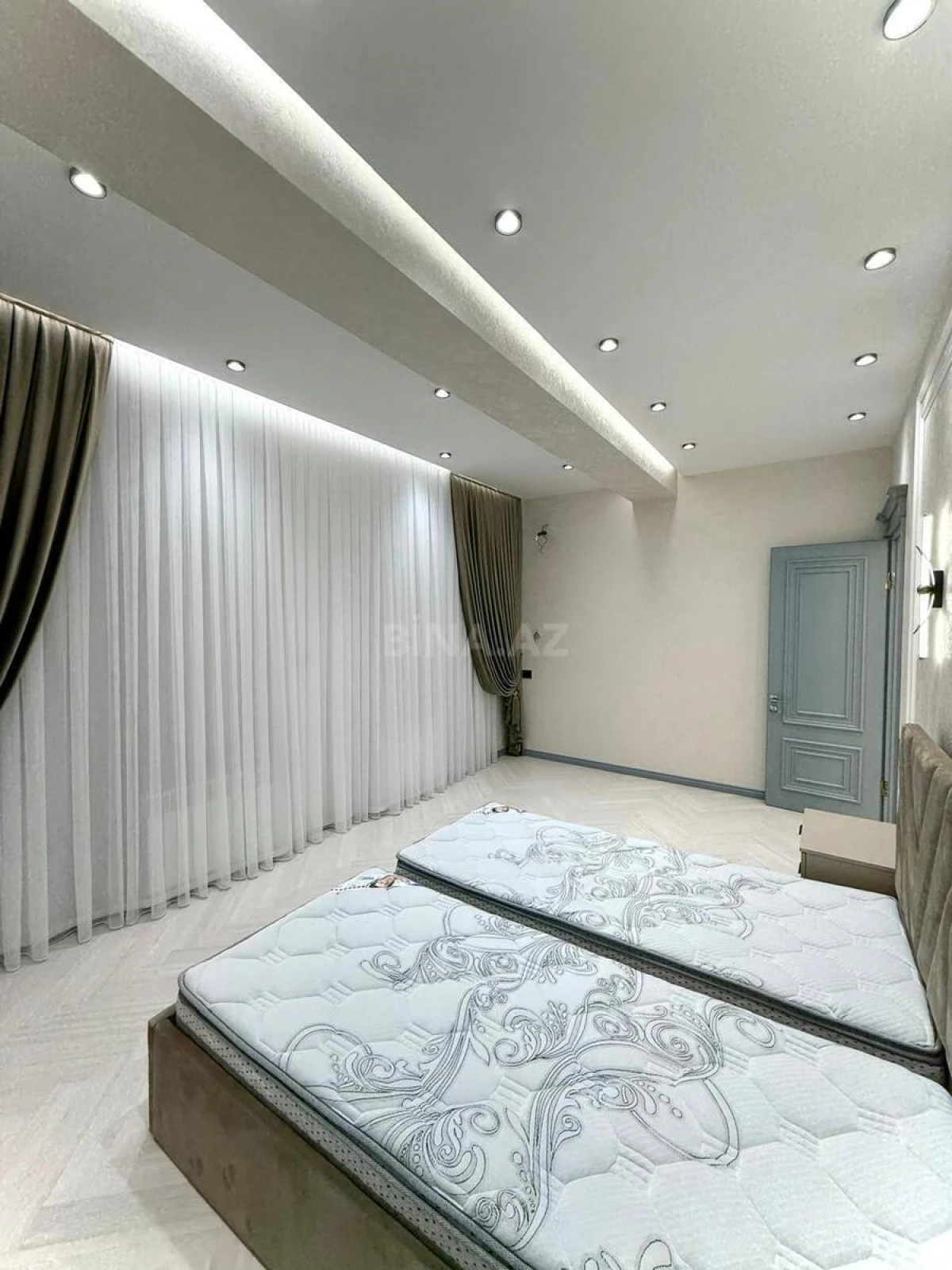 Satılır 4 otaqlı mənzil 185 m²