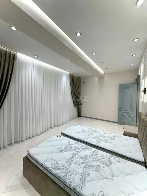 Satılır 4 otaqlı mənzil 185 m²