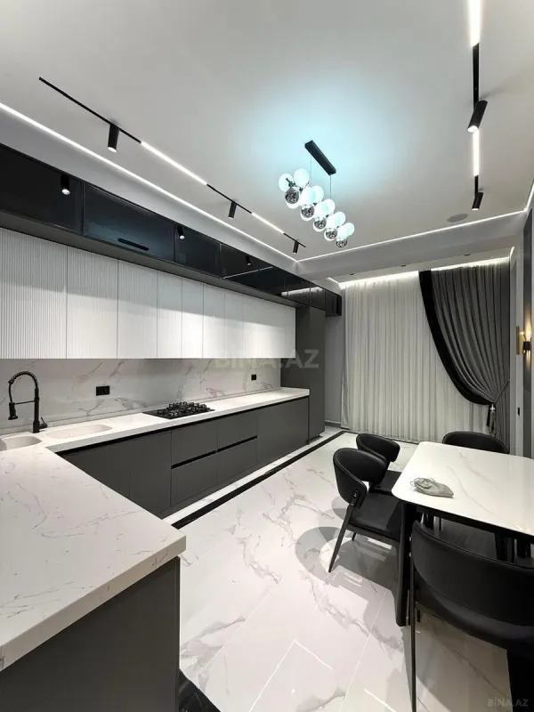 Satılır 4 otaqlı mənzil 185 m²