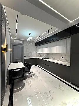 Satılır 4 otaqlı mənzil 185 m²