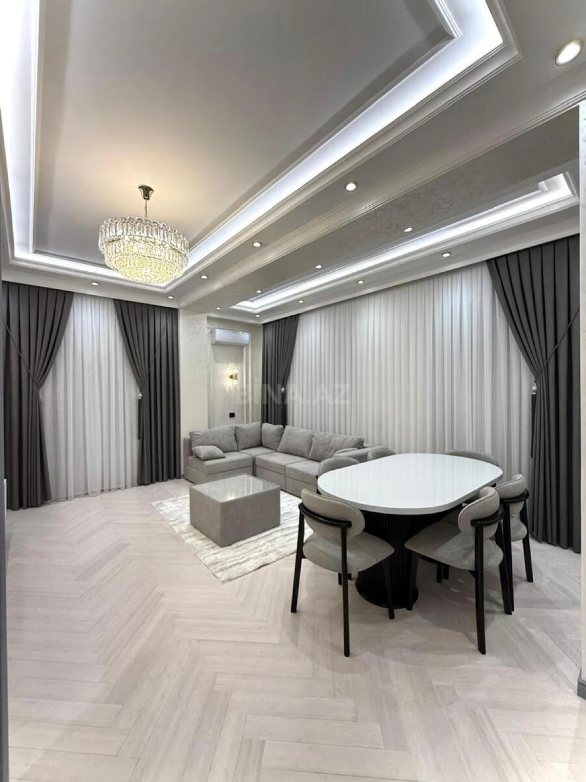 Satılır 4 otaqlı mənzil 185 m²