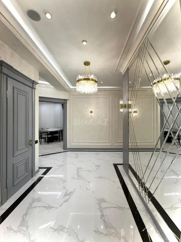 Satılır 4 otaqlı mənzil 185 m²