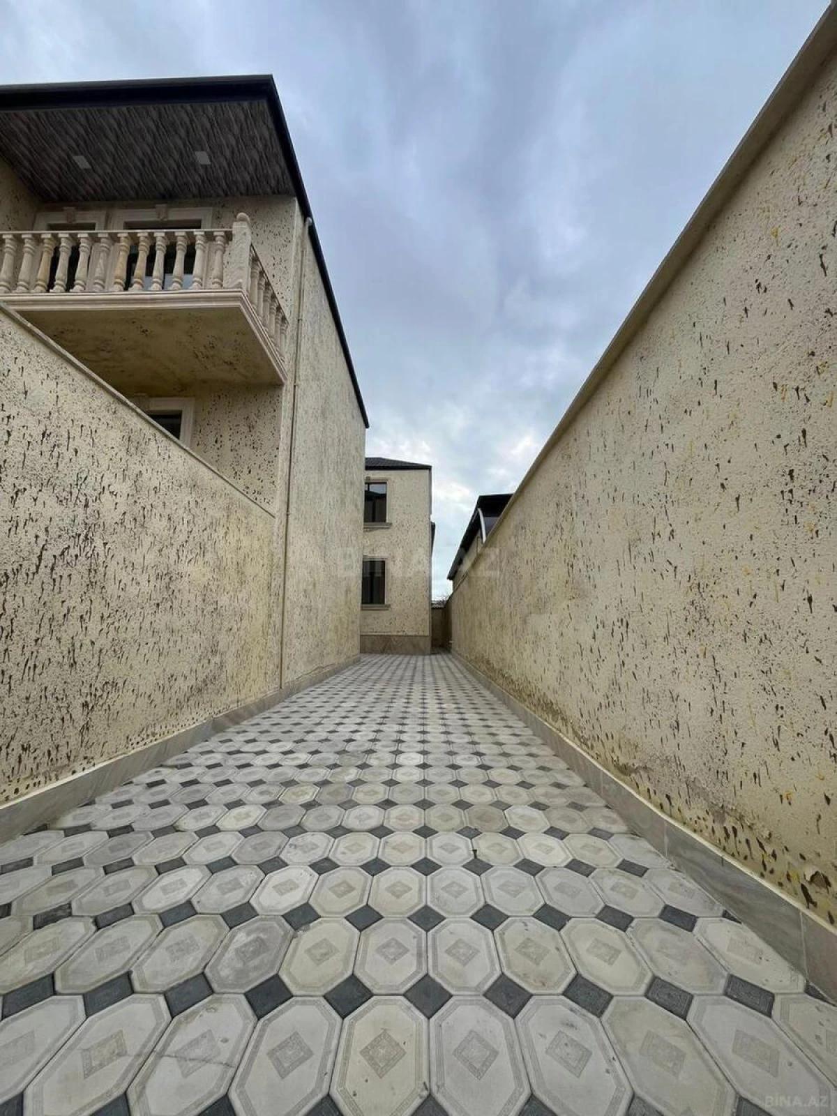 Satılır 5 otaqlı həyət evi 180 m²